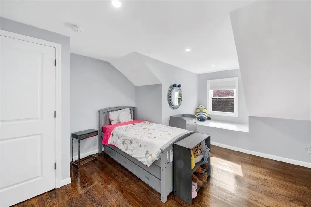 176 Edgepark Road White Plains NY 10603