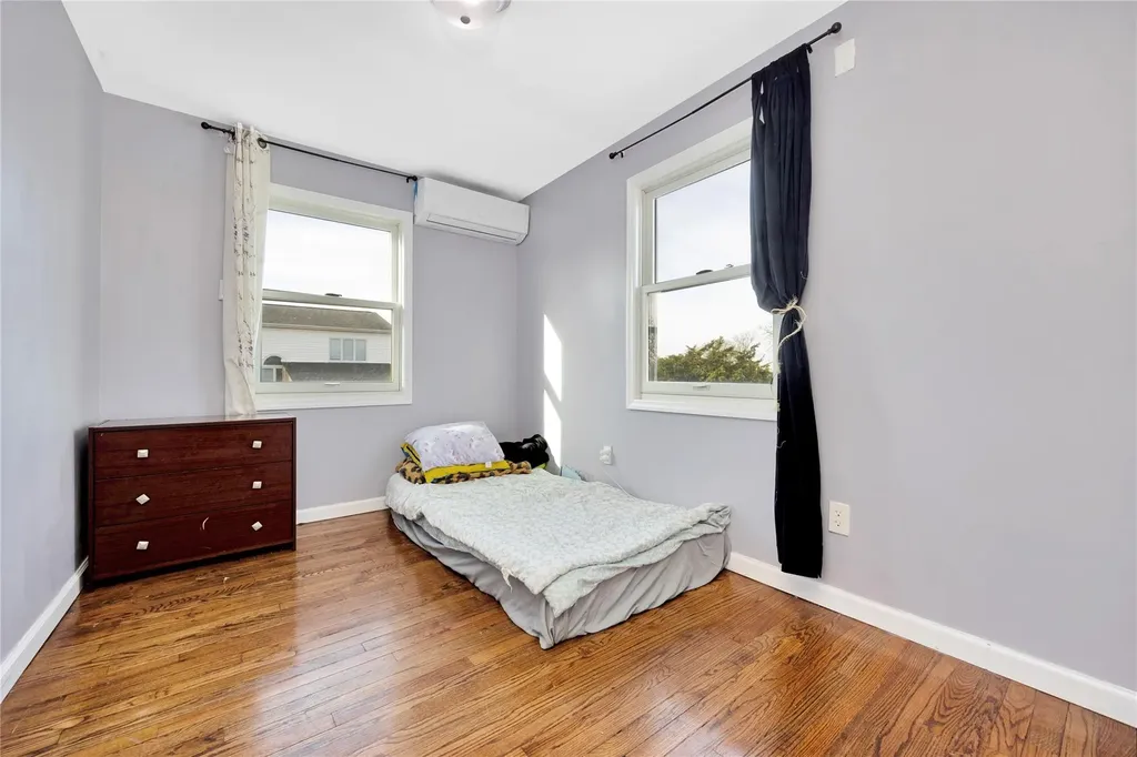 71 E Kissimee Road Lindenhurst NY 11757