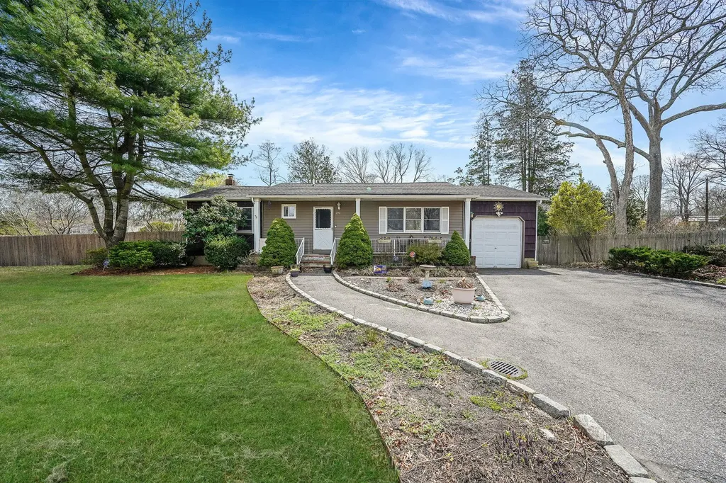290 Carlton Drive E Shirley NY 11967