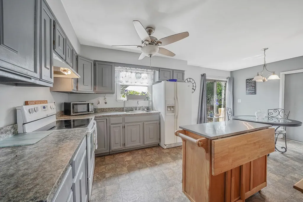 290 Carlton Drive E Shirley NY 11967