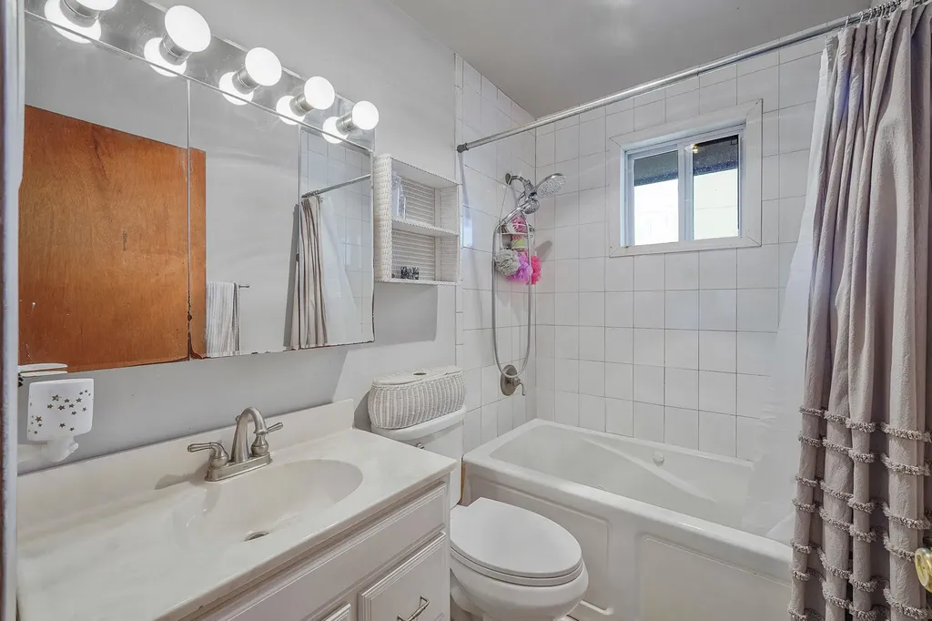 290 Carlton Drive E Shirley NY 11967