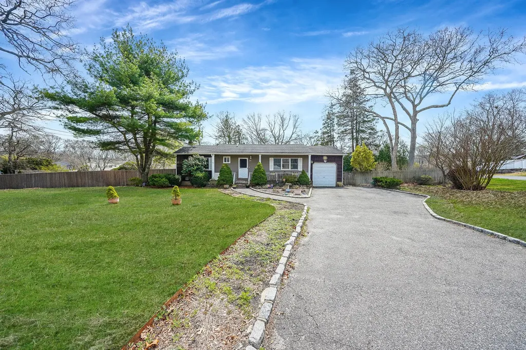 290 Carlton Drive E Shirley NY 11967