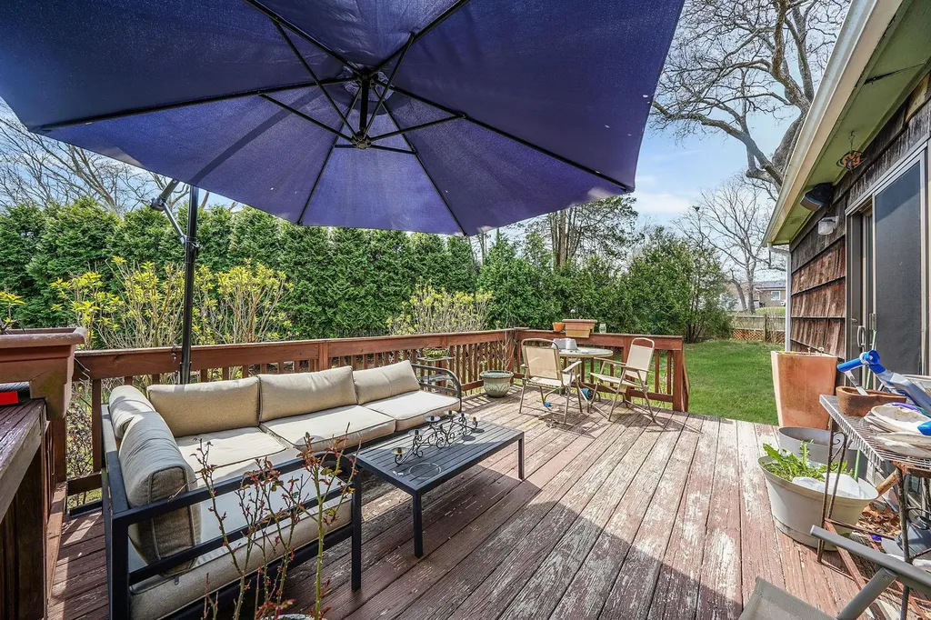290 Carlton Drive E Shirley NY 11967