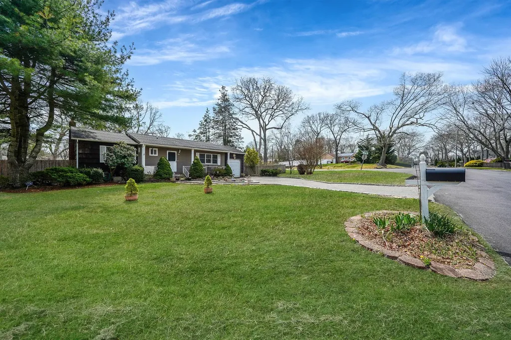 290 Carlton Drive E Shirley NY 11967
