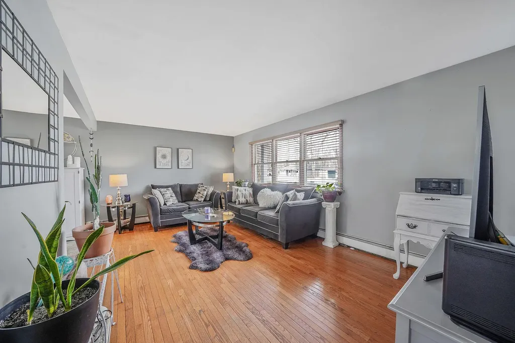 290 Carlton Drive E Shirley NY 11967