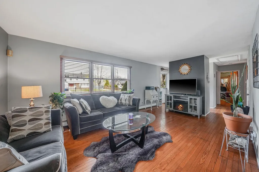 290 Carlton Drive E Shirley NY 11967