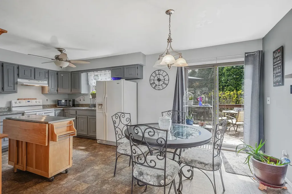 290 Carlton Drive E Shirley NY 11967