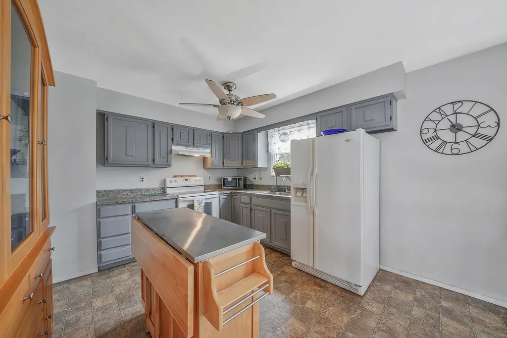290 Carlton Drive E Shirley NY 11967