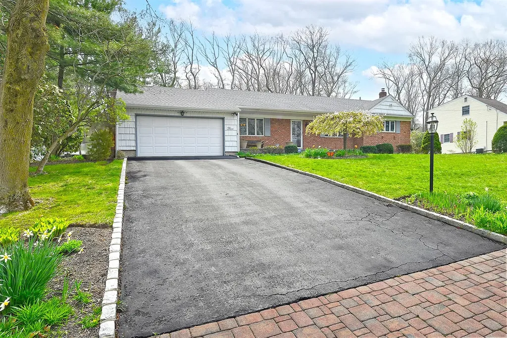 3 Duke Place Dix Hills NY 11746