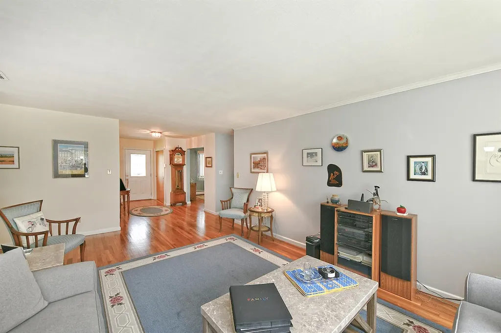 3 Duke Place Dix Hills NY 11746
