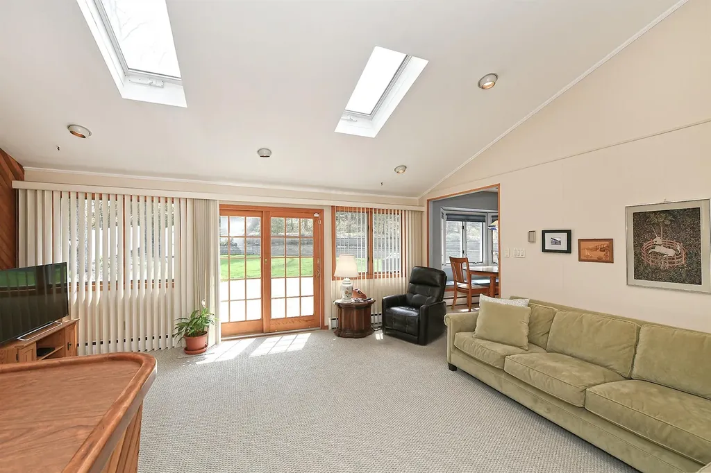 3 Duke Place Dix Hills NY 11746