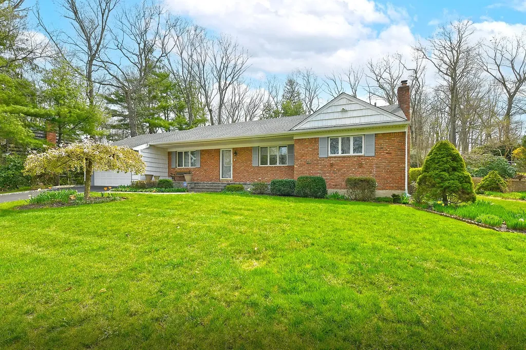 3 Duke Place Dix Hills NY 11746