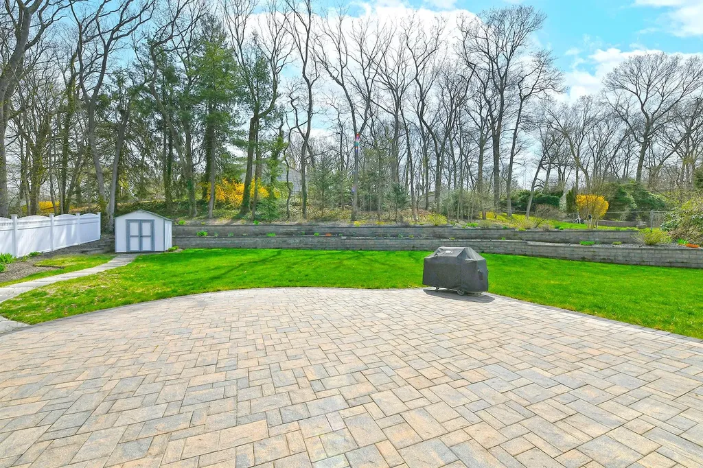 3 Duke Place Dix Hills NY 11746