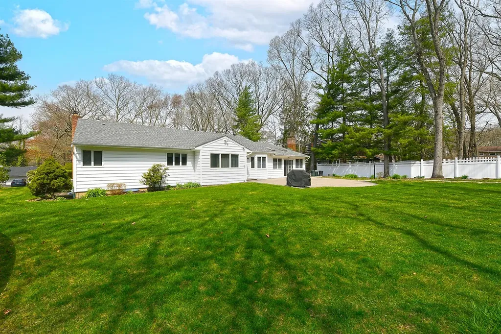 3 Duke Place Dix Hills NY 11746