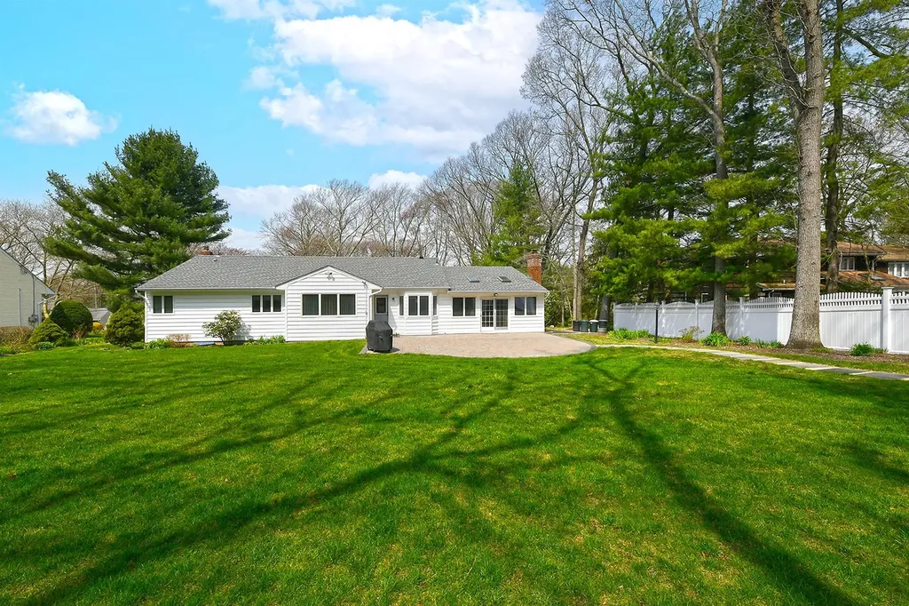 3 Duke Place Dix Hills NY 11746