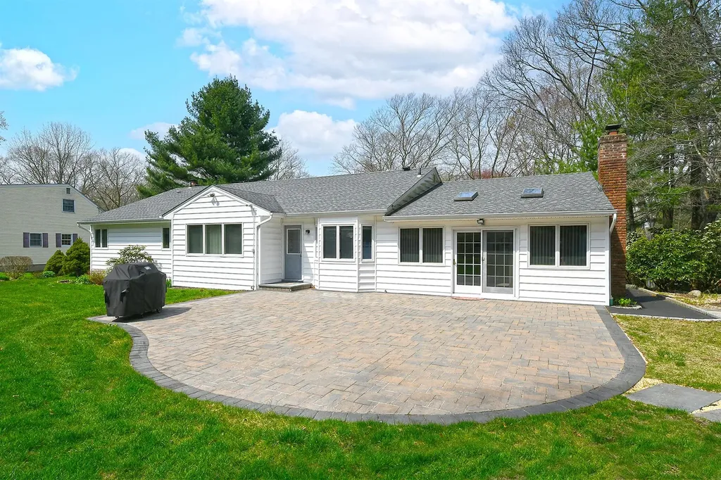 3 Duke Place Dix Hills NY 11746
