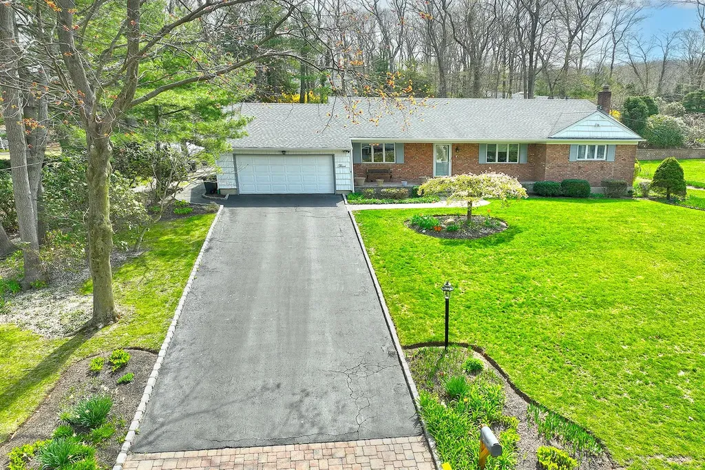 3 Duke Place Dix Hills NY 11746