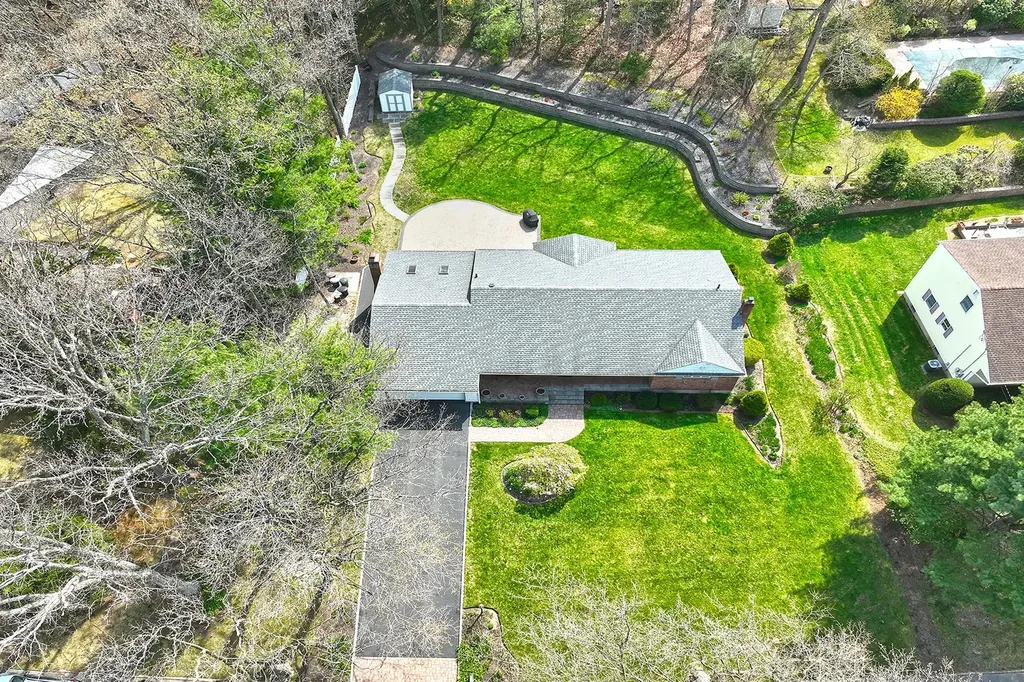 3 Duke Place Dix Hills NY 11746