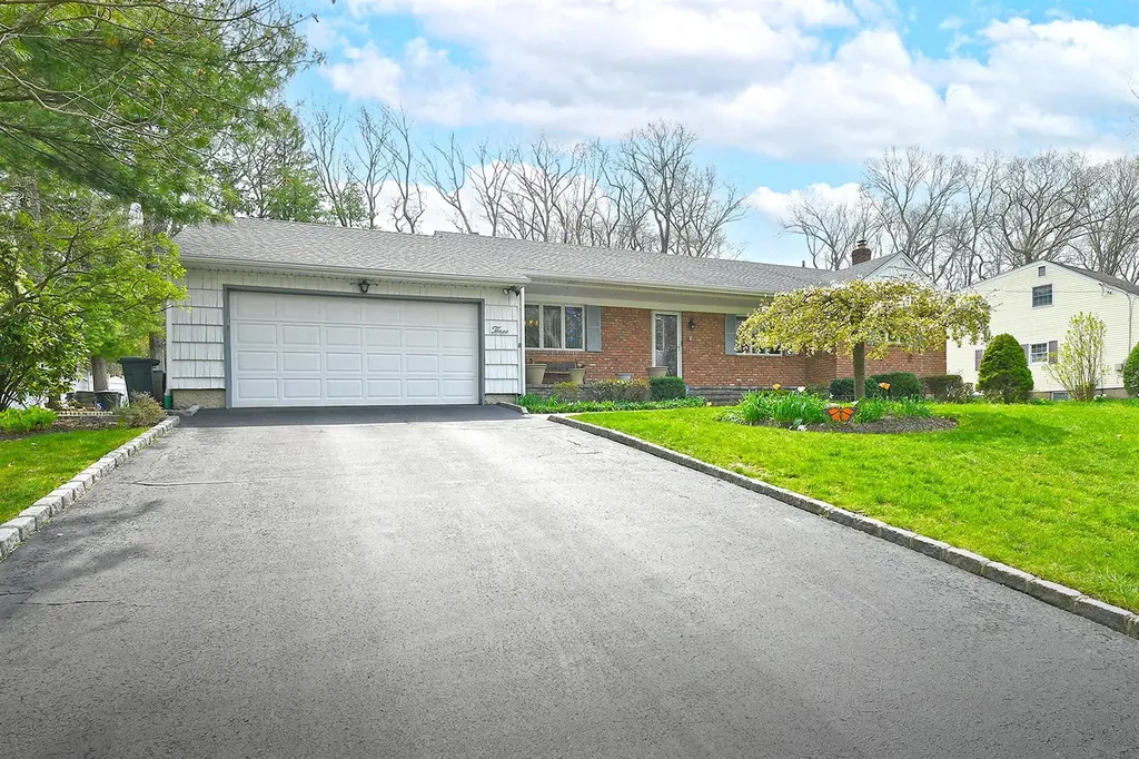 3 Duke Place Dix Hills NY 11746