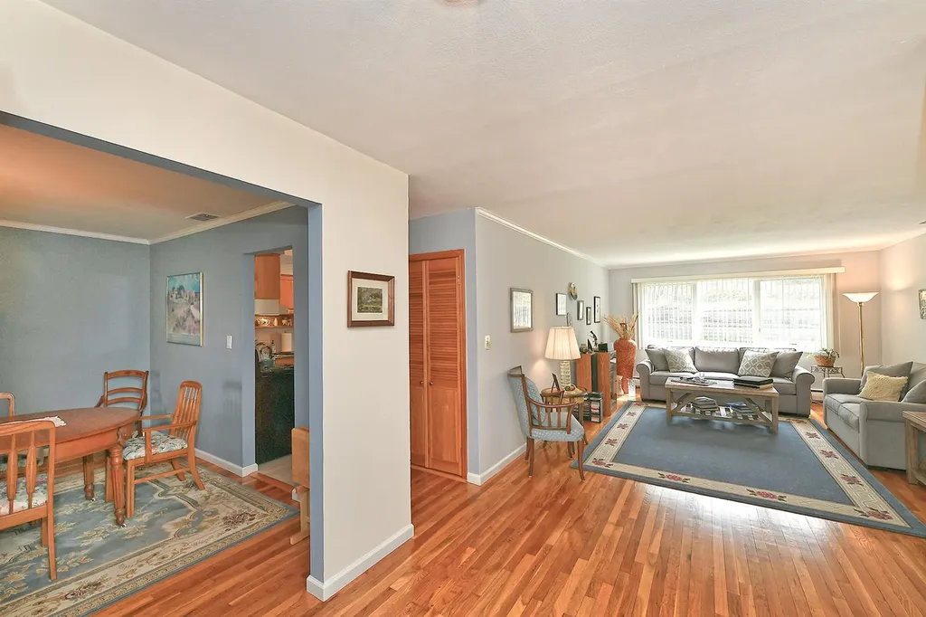 3 Duke Place Dix Hills NY 11746