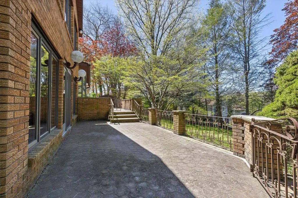 17 Lark Avenue White Plains NY 10607
