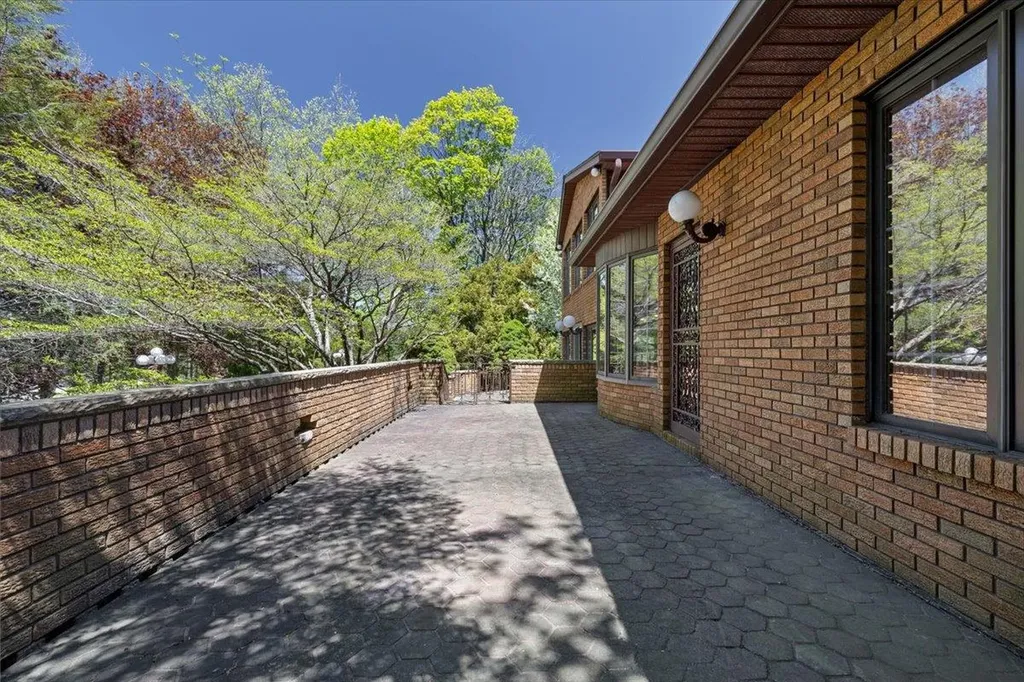 17 Lark Avenue White Plains NY 10607