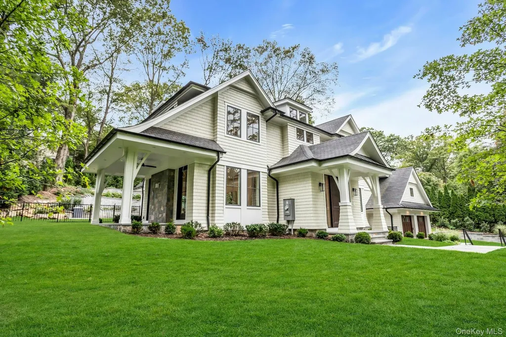 80 The Oaks Roslyn Estates NY 11576