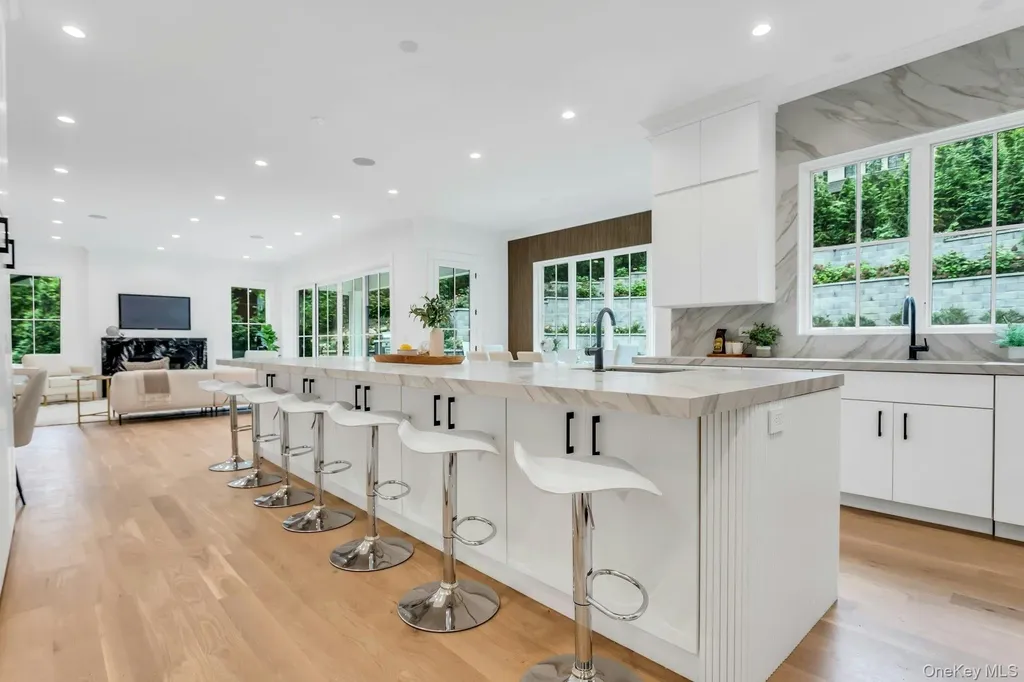 80 The Oaks Roslyn Estates NY 11576