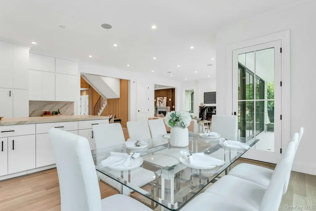 80 The Oaks Roslyn Estates NY 11576