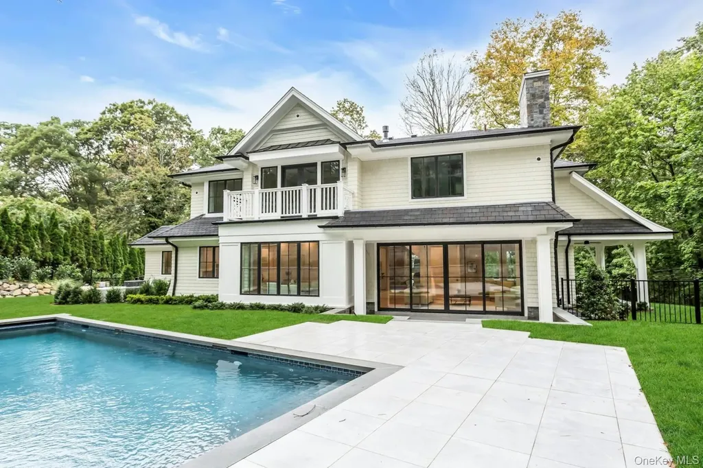 80 The Oaks Roslyn Estates NY 11576