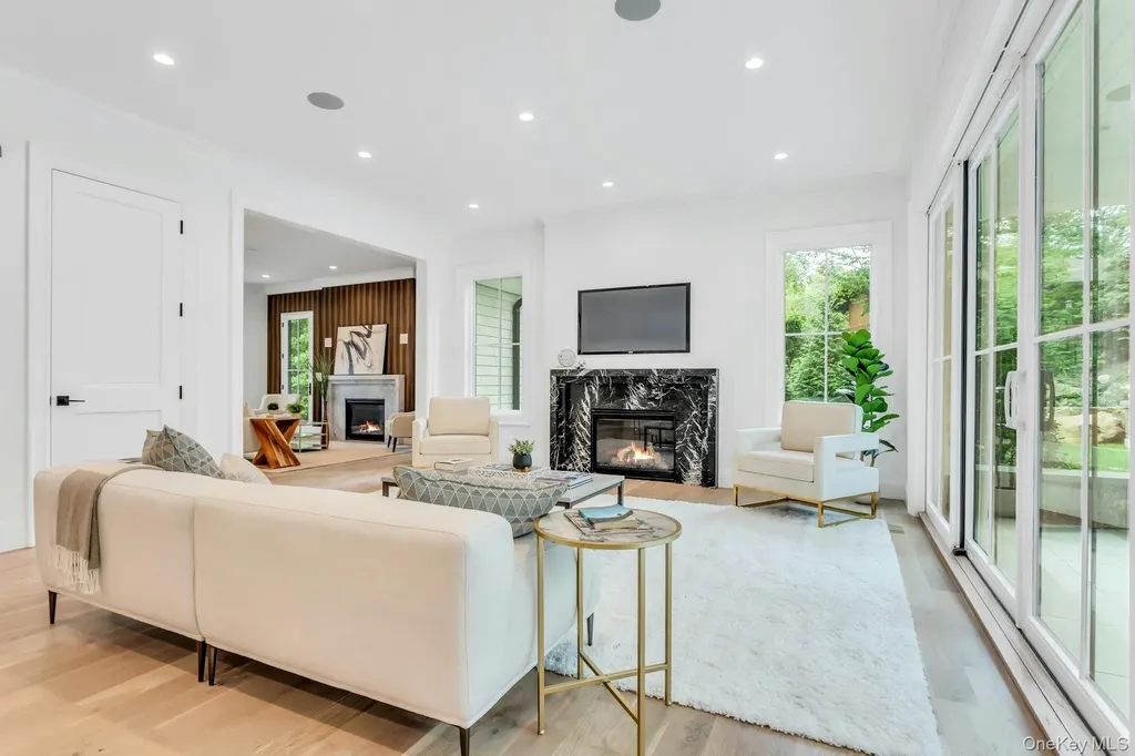 80 The Oaks Roslyn Estates NY 11576