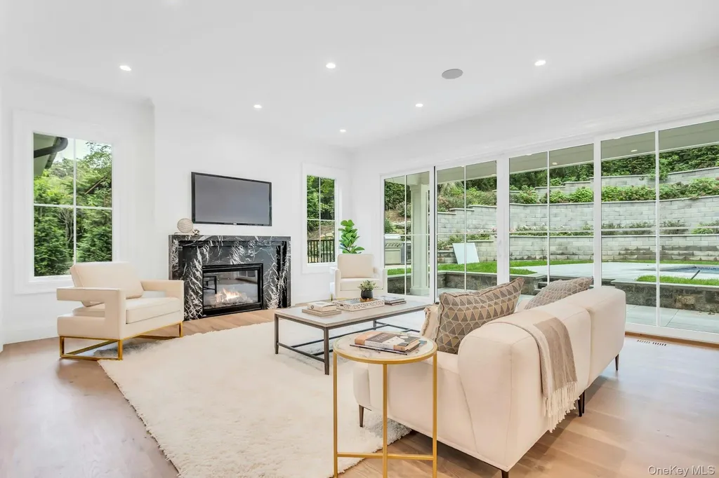 80 The Oaks Roslyn Estates NY 11576