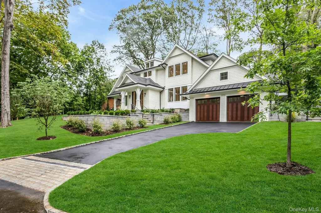 80 The Oaks Roslyn Estates NY 11576