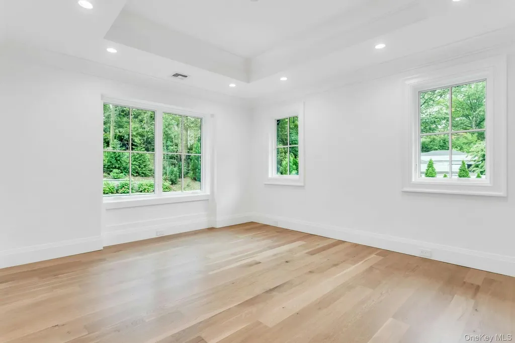 80 The Oaks Roslyn Estates NY 11576