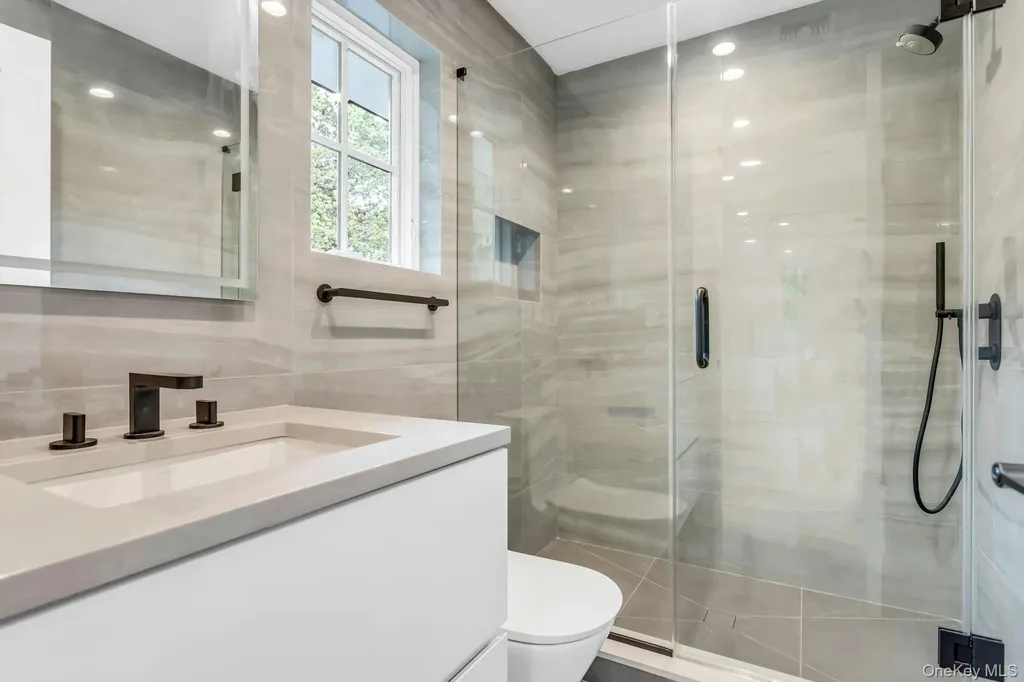 80 The Oaks Roslyn Estates NY 11576