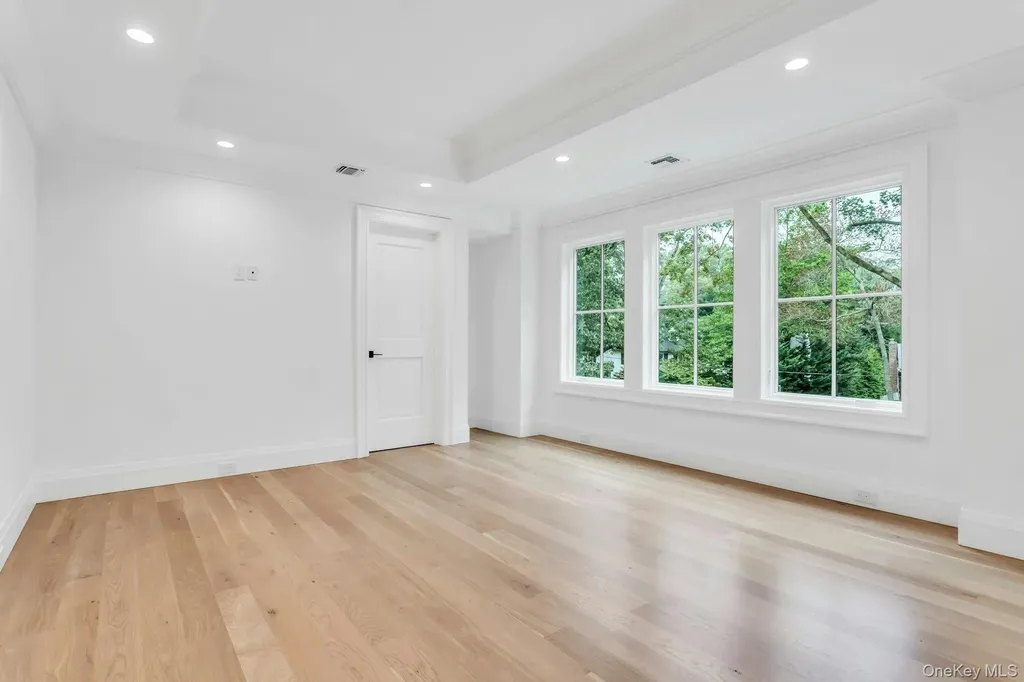 80 The Oaks Roslyn Estates NY 11576
