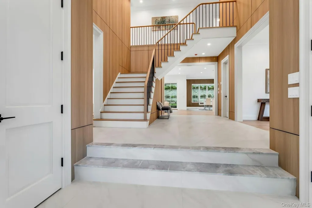 80 The Oaks Roslyn Estates NY 11576