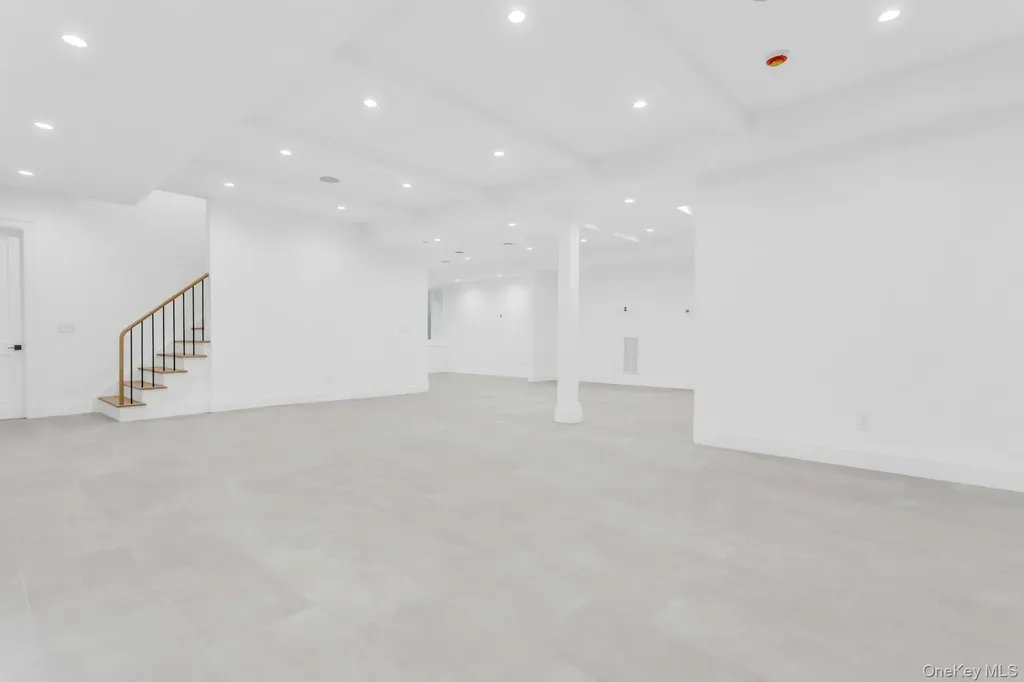 80 The Oaks Roslyn Estates NY 11576