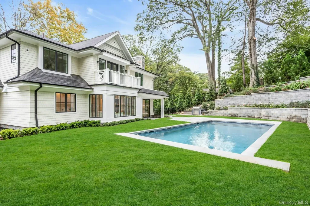 80 The Oaks Roslyn Estates NY 11576