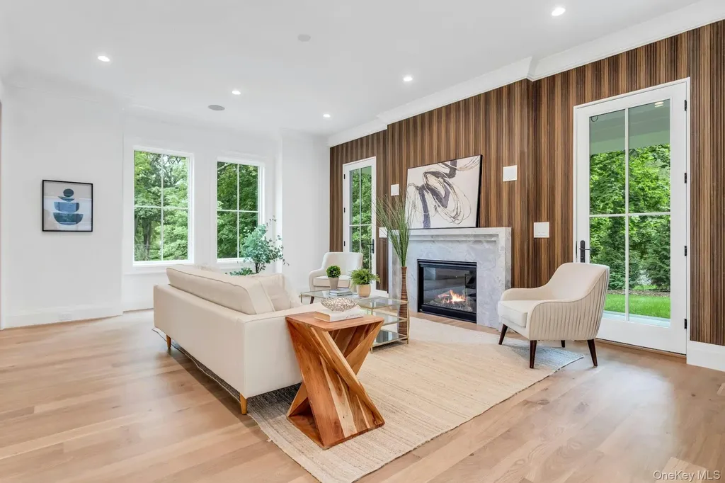 80 The Oaks Roslyn Estates NY 11576