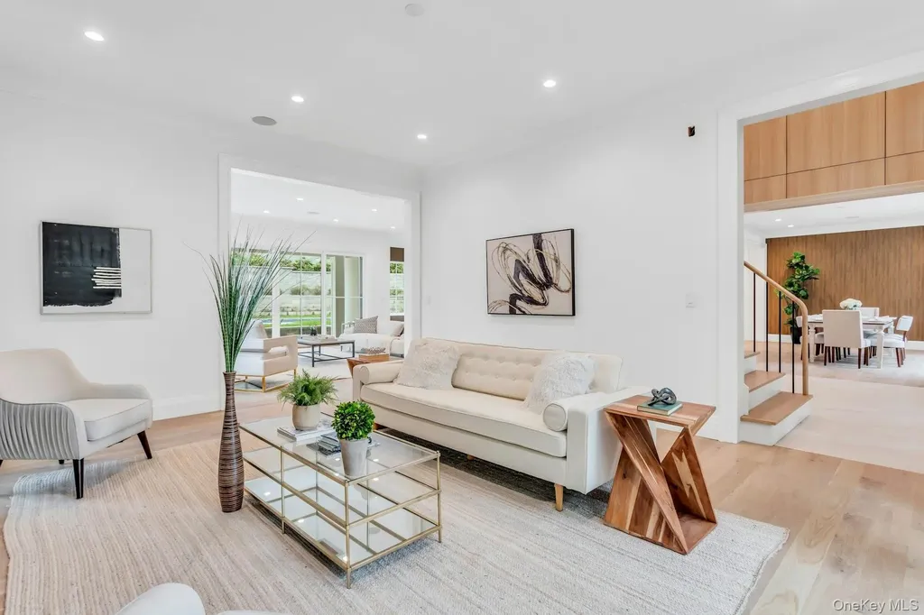 80 The Oaks Roslyn Estates NY 11576