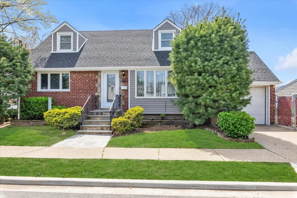 801 Mirabelle Avenue Westbury NY 11590