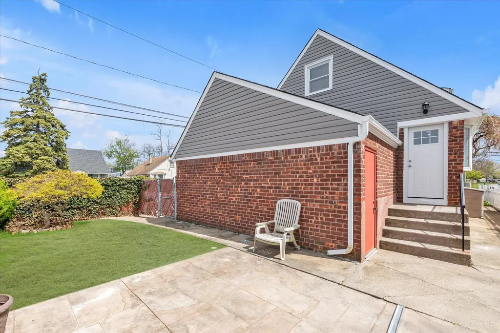 801 Mirabelle Avenue Westbury NY 11590