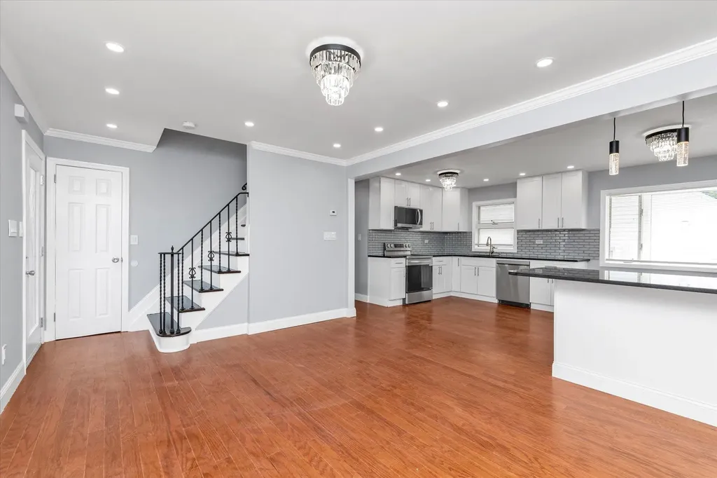 801 Mirabelle Avenue Westbury NY 11590