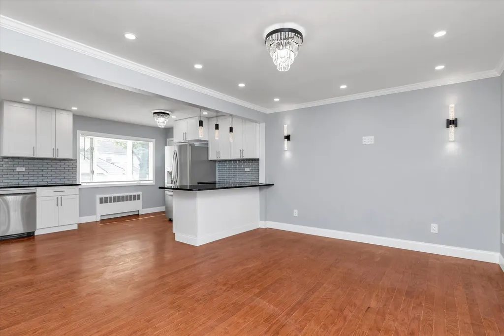 801 Mirabelle Avenue Westbury NY 11590
