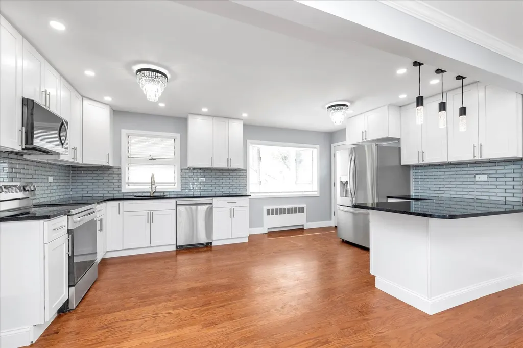 801 Mirabelle Avenue Westbury NY 11590