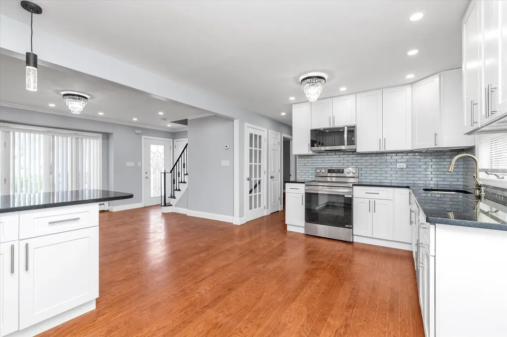 801 Mirabelle Avenue Westbury NY 11590
