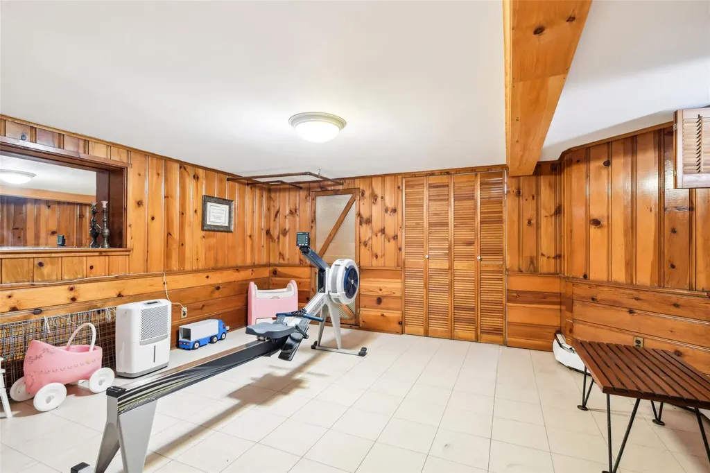42 Ogden Avenue East Williston NY 11596