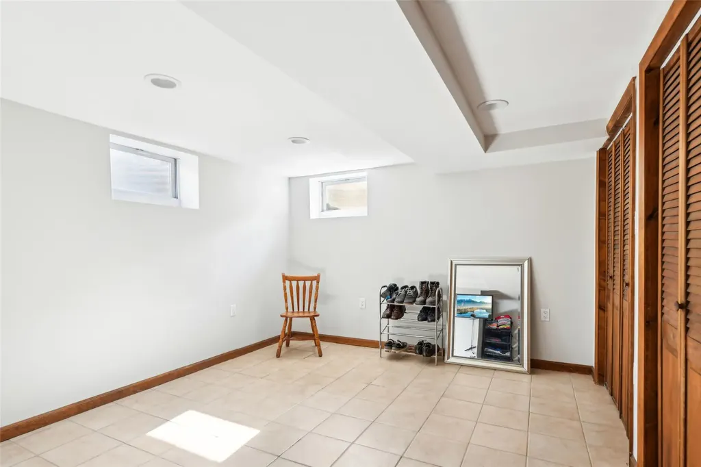 42 Ogden Avenue East Williston NY 11596