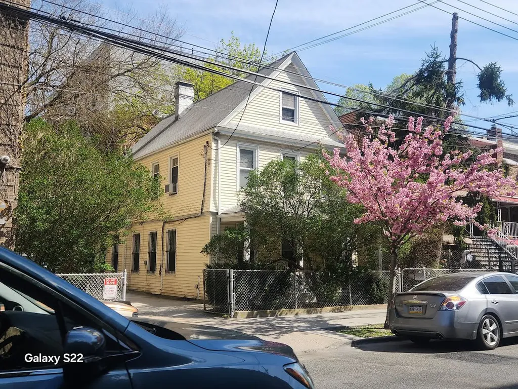 3930 Carpenter Avenue Bronx NY 10466